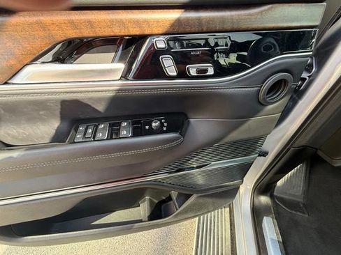 Used 2025 Jeep Grand Wagoneer 4WD w/ 8-Passenger Seating Package image 17