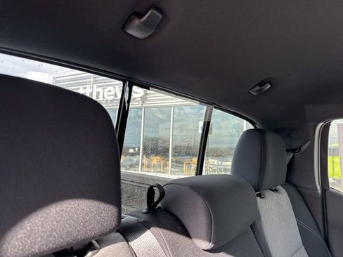 Used 2022 Toyota Tacoma TRD Sport w/ Technology Package image 18