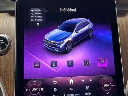 Used 2025 Mercedes-Benz GLC 300 4MATIC image 26