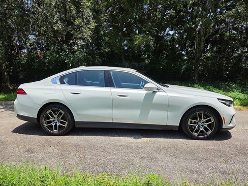 Used 2026 BMW 530i xDrive AWD/4WD image 10