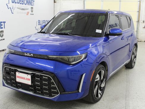 Used 2023 Kia Soul GT-Line w/ GT-Line Technology Package image 2