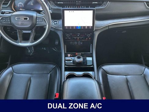 Used 2023 Jeep Grand Cherokee Limited w/ Trailer Tow Prep Group (B) AWD/4WD image 17