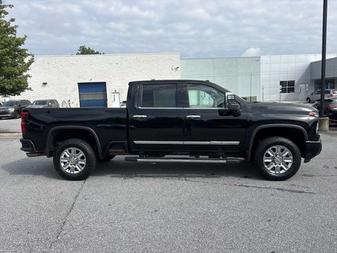 Used 2024 Chevrolet Silverado 2500 High Country w/ LPO, Dark Essentials Package AWD/4WD image 5