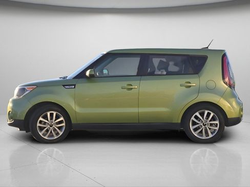 Used 2017 Kia Soul + image 5