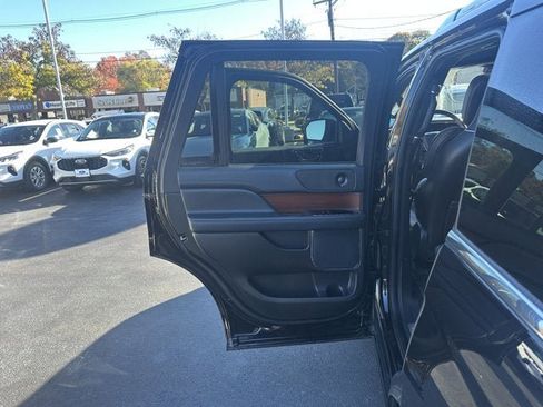 Used 2023 Lincoln Navigator Reserve w/ Monochromatic Package image 15