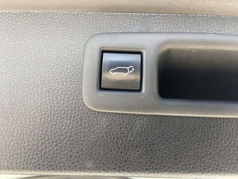 Used 2022 Toyota Highlander XLE FWD image 11
