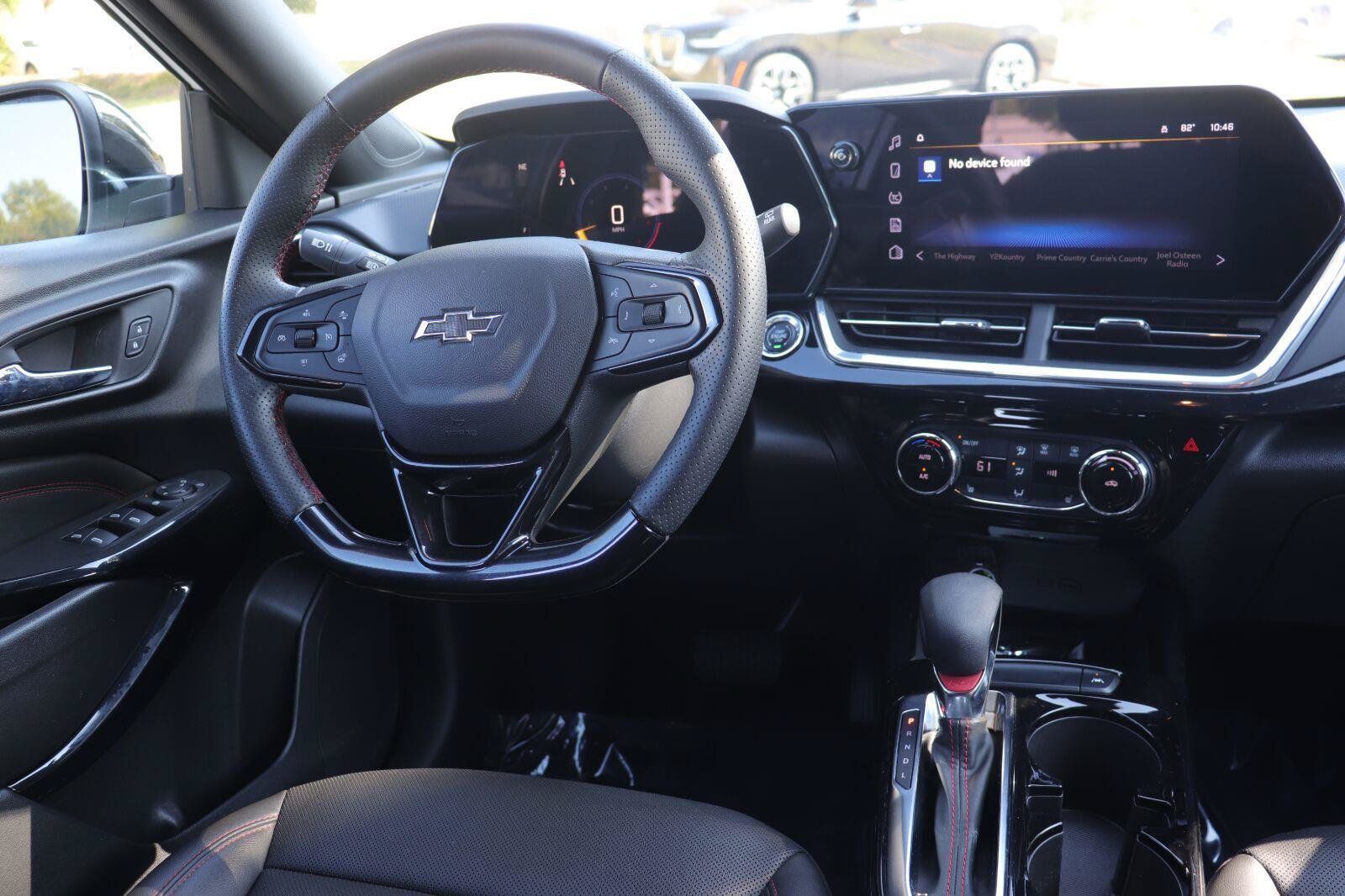Used 2024 Chevrolet Trax RS w/ Sunroof Package FWD image 24