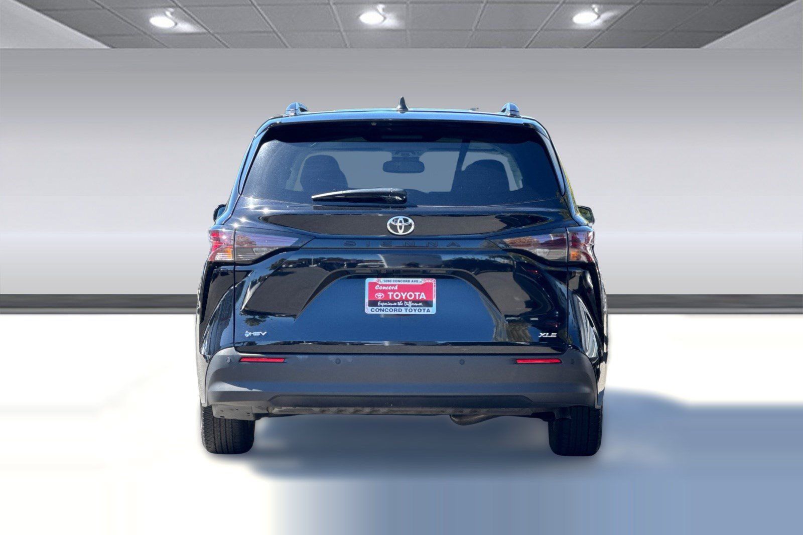 Used 2026 Toyota Sienna XLE FWD image 10