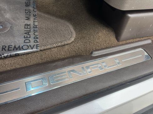 Used 2017 GMC Yukon XL Denali w/ Open Road Package AWD/4WD image 17