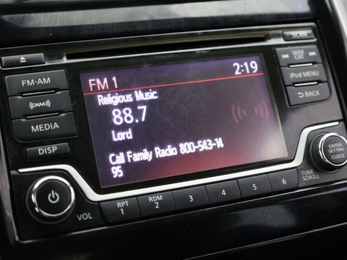 Used 2018 Nissan Versa Note SV FWD image 18