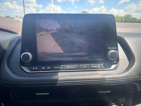 Used 2021 Nissan Rogue S FWD image 18