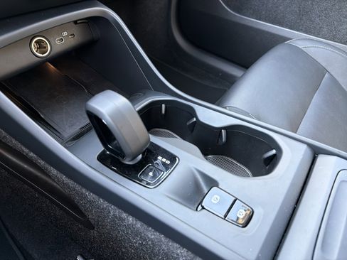 Used 2025 Volvo XC40 B5 Core image 26