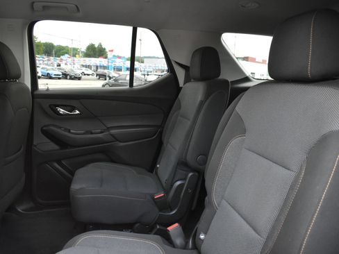 Used 2021 Chevrolet Traverse LT FWD image 17
