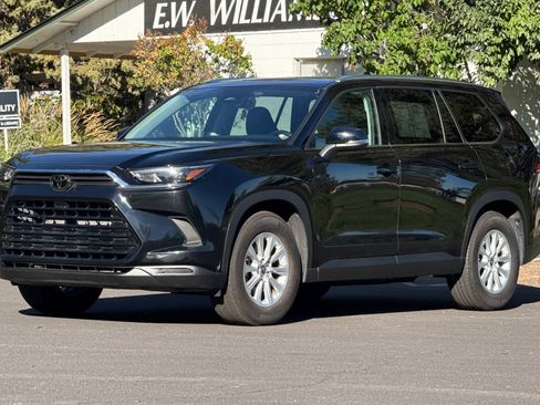 Used 2025 Toyota Grand Highlander AWD image 8