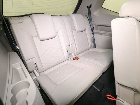 Used 2025 Volkswagen Atlas SE w/ Black Wheel Package image 24