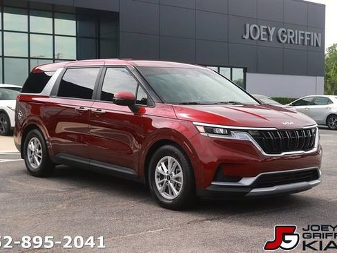 Certified 2024 Kia Carnival LX FWD image 3