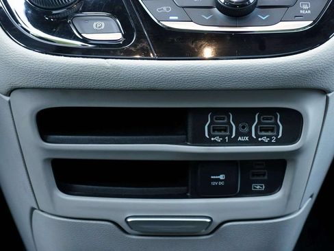 Used 2022 Chrysler Pacifica Touring-L AWD/4WD image 27