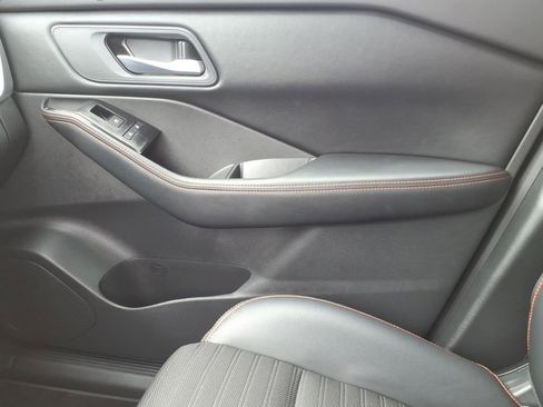 Used 2025 Nissan Rogue SV AWD/4WD image 25