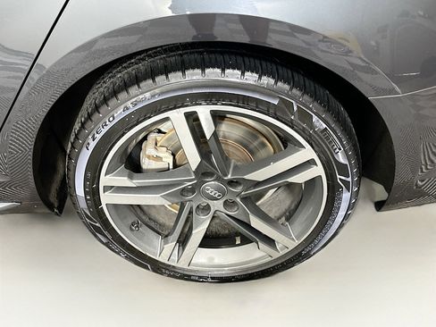 Used 2018 Audi A4 2.0T Ultra Premium Plus w/ Premium Plus Package FWD image 11