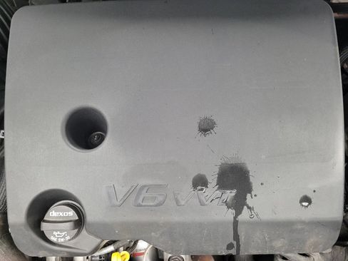 Used 2023 Chevrolet Traverse LT image 30