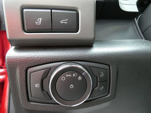 Used 2020 Ford Expedition XLT w/ Equipment Group 202A AWD/4WD image 27