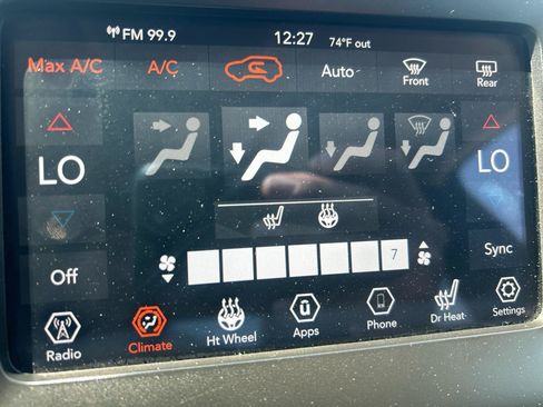 Used 2019 Jeep Cherokee Latitude Plus w/ Comfort/Convenience Group AWD/4WD image 21