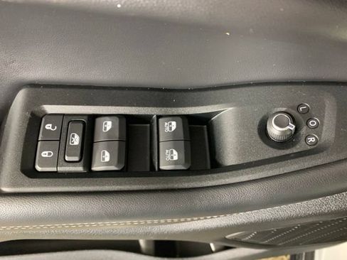Used 2025 Jeep Grand Cherokee Altitude AWD/4WD image 31