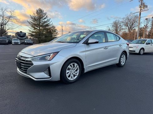 Used 2020 Hyundai Elantra SE w/ Cargo Package (C1) FWD image 2