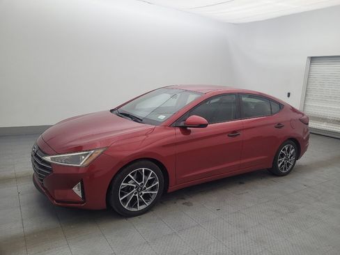Used 2019 Hyundai Elantra SE FWD image 2