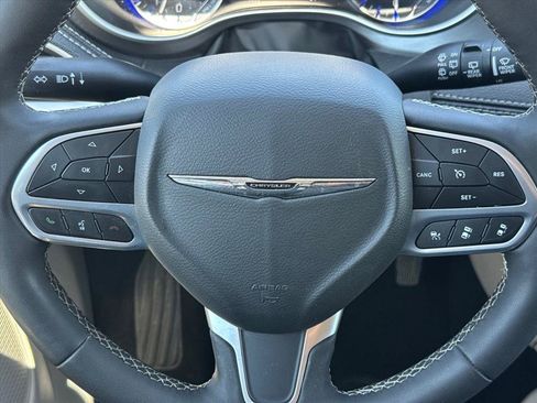 Used 2024 Chrysler Pacifica Touring-L AWD/4WD image 14