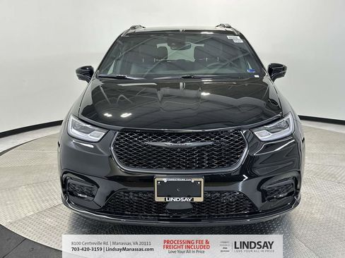 New 2026 Chrysler Pacifica Select w/ S Appearance Package image 3