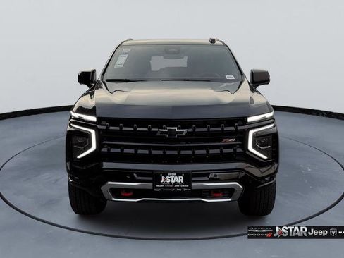 Used 2025 Chevrolet Suburban Z71 AWD/4WD image 2