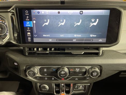 Used 2024 Jeep Gladiator Sport image 23