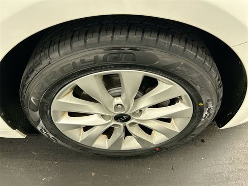 Used 2018 Kia Optima EX w/ Premium Package image 8
