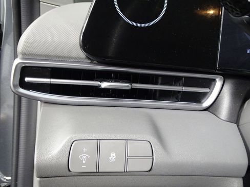 Used 2024 Hyundai Elantra SEL image 18