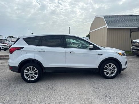 Used 2019 Ford Escape SE FWD image 4