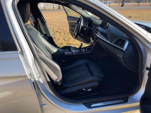 Used 2017 BMW 330e w/ Technology Package image 36