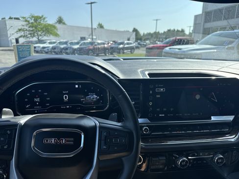 Used 2023 GMC Sierra 1500 Elevation w/ X31 Off-Road Package AWD/4WD image 11