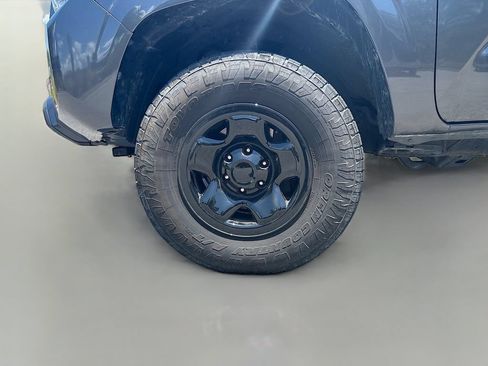 Used 2022 Toyota Tacoma SR AWD/4WD image 12