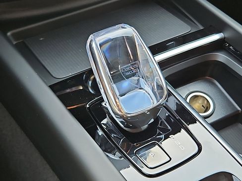 New 2026 Volvo XC60 B5 Plus w/ Protection Package Premier AWD/4WD image 13