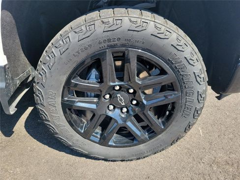 Used 2024 Chevrolet Silverado 1500 Custom Trail Boss w/ LPO, Dark Essentials Package AWD/4WD image 6