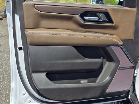 New 2026 GMC Yukon Denali Ultimate AWD/4WD image 35