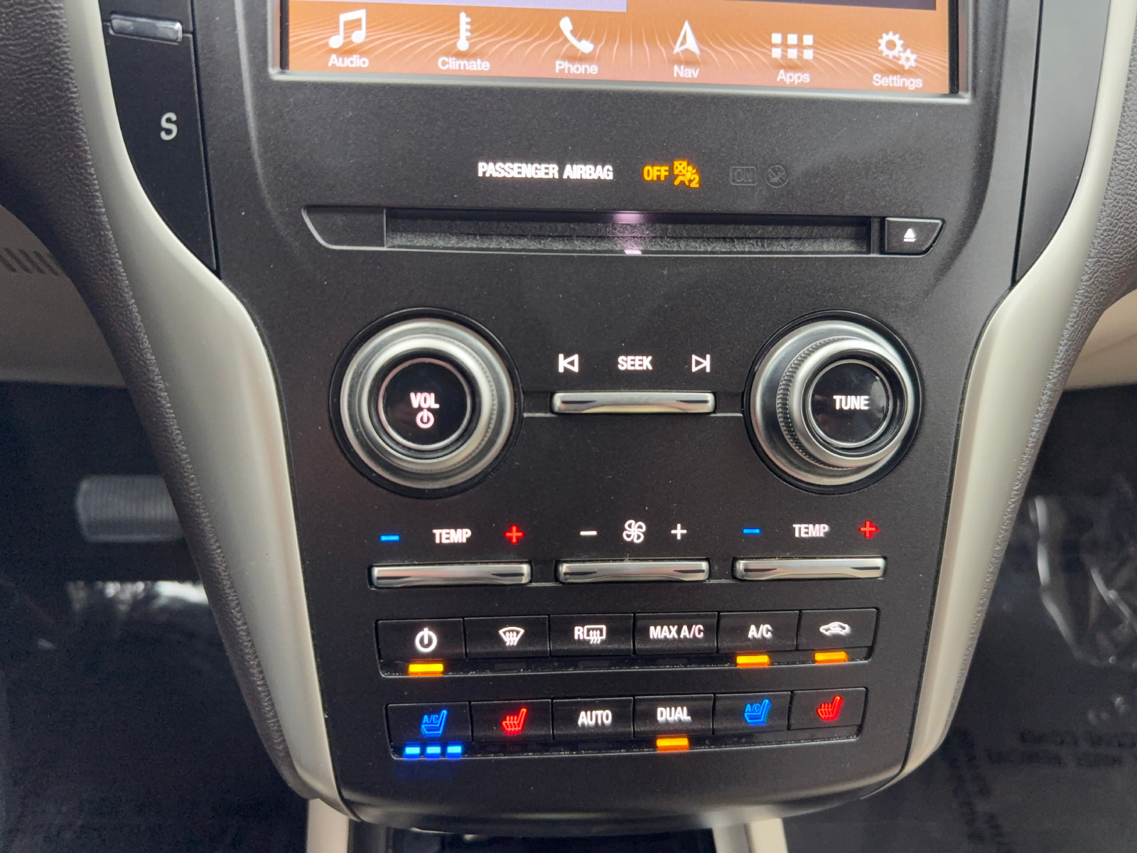 Used 2019 Lincoln MKC Reserve FWD image 17