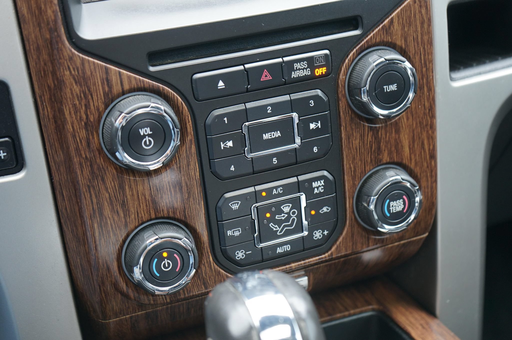 Used 2014 Ford F150 Lariat w/ Equipment Group 502A Luxury AWD/4WD image 22