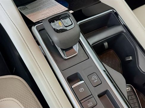 New 2026 Nissan Pathfinder SL image 17