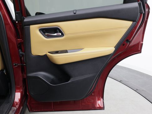 Used 2022 Nissan Rogue Platinum w/ Head-Up Display Package FWD image 43