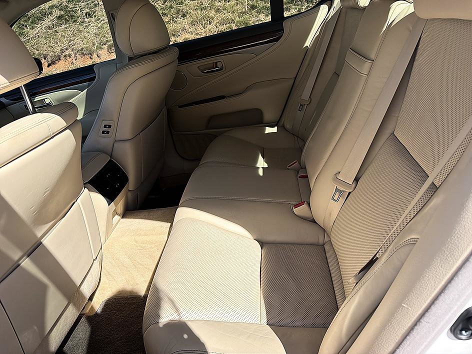 Used 2013 Lexus LS 460 w/ Comfort Pkg RWD image 12