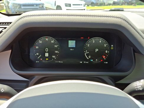 Used 2025 Land Rover Defender 110 S image 7