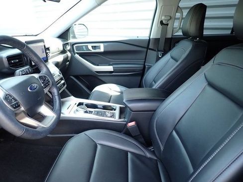Certified 2024 Ford Explorer XLT w/ Equipment Group 202A AWD/4WD image 17