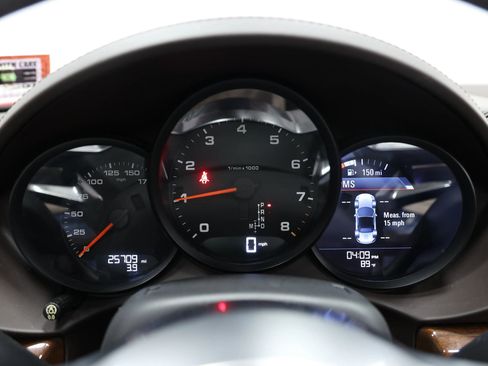 Used 2019 Porsche 718 Boxster image 30